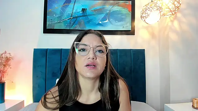 Snapshot of EloiseQuinn chatting on 10/21/25, 01:23 EloiseQuinn online show from 10/21/25, 01:23