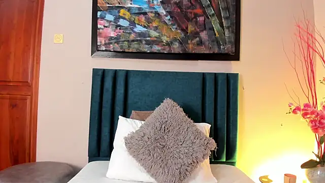 Snapshot of EloiseQuinn chatting on 10/24/25, 01:07 EloiseQuinn online show from 10/24/25, 01:07