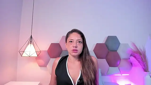 Snapshot of EloiseQuinn chatting on 10/27/25, 01:04 EloiseQuinn online show from 10/27/25, 01:04