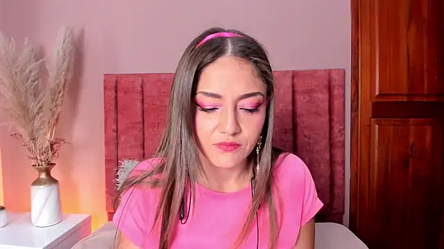 Snapshot of EloiseQuinn chatting on 11/29/25, 01:58 EloiseQuinn online show from 11/29/25, 01:58