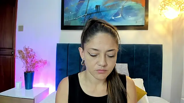 Snapshot of EloiseQuinn chatting on 12/18/25, 02:34 EloiseQuinn online show from 12/18/25, 02:34