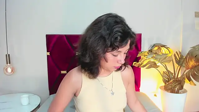 LuciaFerrero online show from 10/07/25, 12:52
