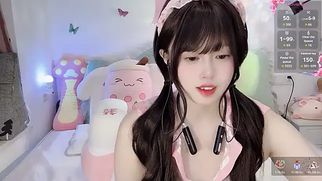 Snapshot of Alien1227 chatting on 10/20/25, 01:44 Alien1227 online show from 10/20/25, 01:44