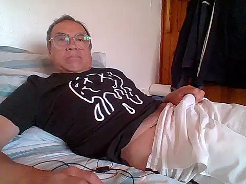 santiagon2015 online show from 12/30/24, 07:00