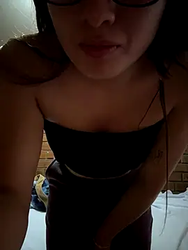 Snapshot of lunagonzales_lima_2007 chatting on 09/27/25, 02:16 lunagonzales lima 2007 online show from 09/27/25, 02:16