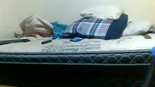 Snapshot of k1oudE chatting on 02/11/25, 07:12 k1oudE online show from 02/11/25, 07:12