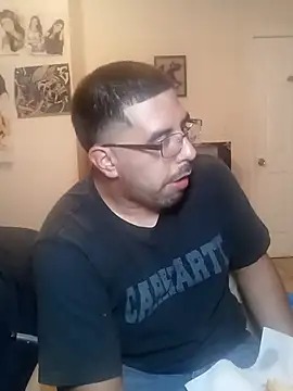 Snapshot of k1oudE chatting on 10/24/25, 05:04 k1oudE online show from 10/24/25, 05:04