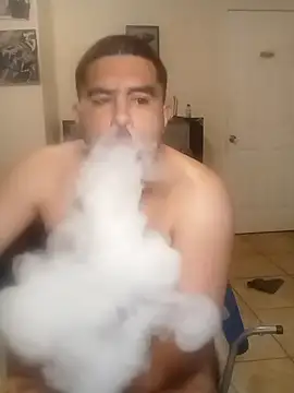 Snapshot of k1oudE chatting on 10/25/25, 05:15 k1oudE online show from 10/25/25, 05:15