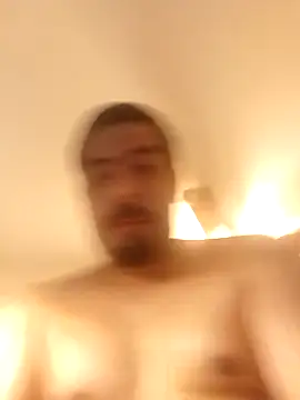 Snapshot of k1oudE chatting on 11/17/25, 05:02 k1oudE online show from 11/17/25, 05:02