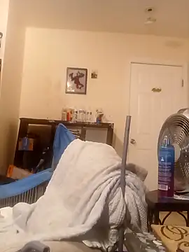 Snapshot of k1oudE chatting on 11/18/25, 05:12 k1oudE online show from 11/18/25, 05:12