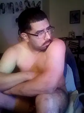 Snapshot of k1oudE chatting on 12/15/25, 11:58 k1oudE online show from 12/15/25, 11:58