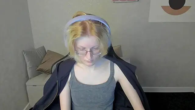 Snapshot of ElizabethHarpper chatting on 09/14/25, 08:13 ElizabethHarpper online show from 09/14/25, 08:13