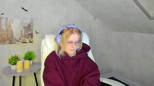 ElizabethHarpper online show from 11/19/25, 01:27