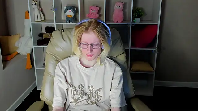 ElizabethHarpper online show from 12/18/25, 01:00