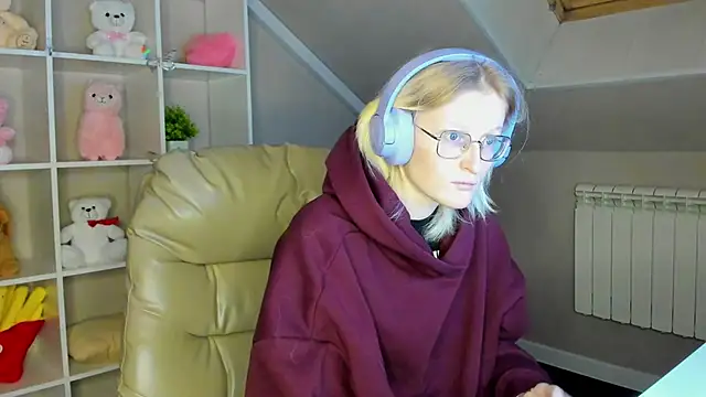 ElizabethHarpper online show from 12/22/25, 12:51