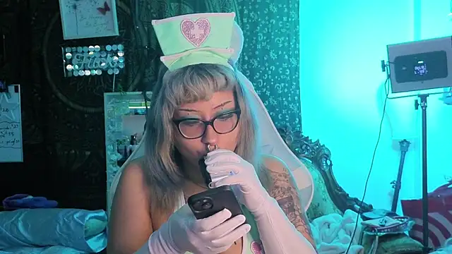 Snapshot of deluxxxeblu chatting on 01/13/26, 03:12 deluxxxeblu online show from 01/13/26, 03:12
