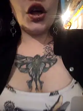 Snapshot of Miss_Amelie chatting on 03/06/25, 01:48 Miss Amelie online show from 03/06/25, 01:48