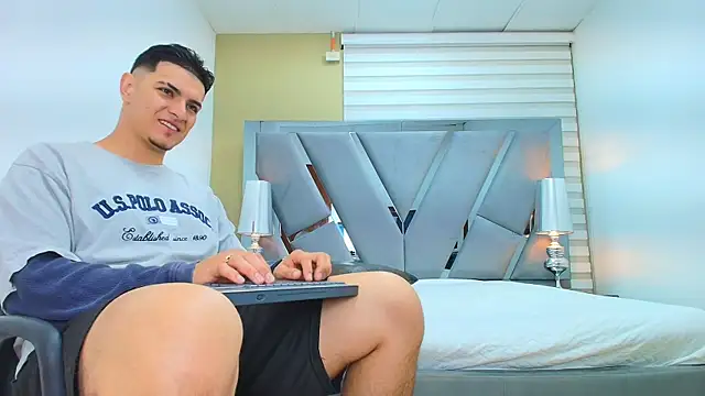 DAVID VICTORIAA online show from 04/11/26, 01:04