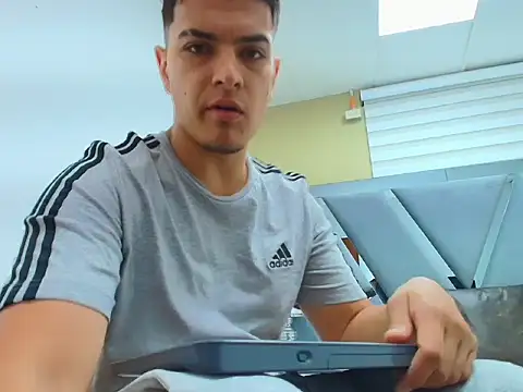 DAVID VICTORIAA online show from 04/13/26, 01:05