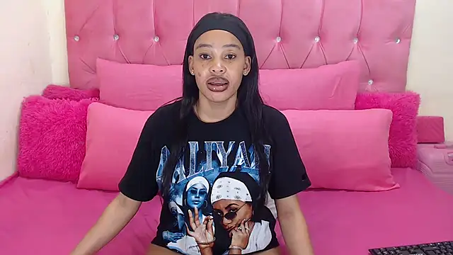 Snapshot of naughtiest_baddy chatting on 10/04/25, 07:01 naughtiest baddy online show from 10/04/25, 07:01