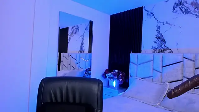 Snapshot of daniiphoeniixx chatting on 11/13/25, 07:24 daniiphoeniixx online show from 11/13/25, 07:24