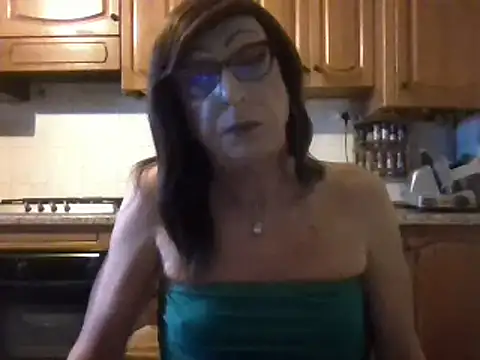 Snapshot of Tiabet chatting on 05/15/26, 08:27 Tiabet online show from 05/15/26, 08:27
