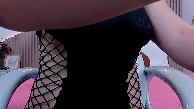 Annie kurt  online show from 09/18/25, 09:28