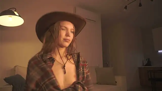 Snapshot of alittlestarrr chatting on 01/07/25, 02:10 alittlestarrr online show from 01/07/25, 02:10