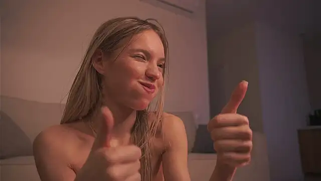 Snapshot of alittlestarrr chatting on 01/25/25, 07:28 alittlestarrr online show from 01/25/25, 07:28