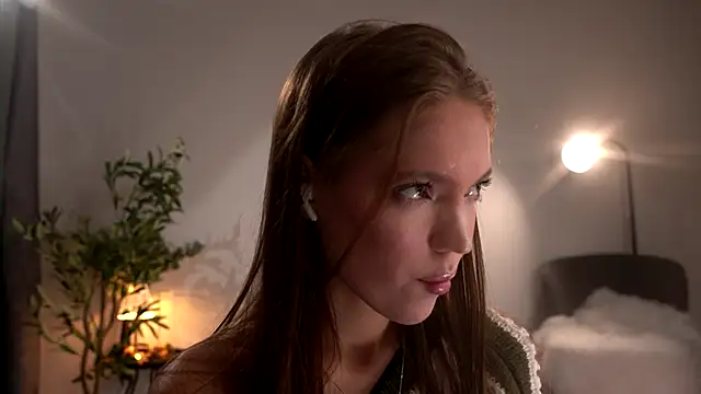 Snapshot of alittlestarrr chatting on 10/25/25, 08:36 alittlestarrr online show from 10/25/25, 08:36