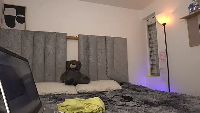 Snapshot of womantall99 chatting on 02/27/25, 04:32 womantall99 online show from 02/27/25, 04:32