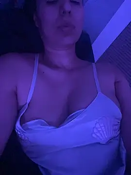 Snapshot of womantall99 chatting on 10/10/25, 03:05 womantall99 online show from 10/10/25, 03:05