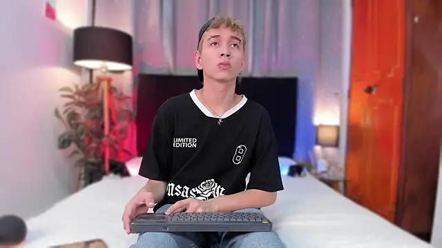 Brian-Ausslos online show from 01/11/25, 04:06