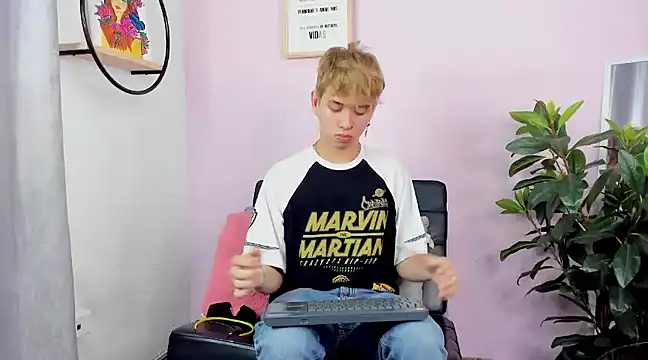 Brian-Ausslos online show from 01/12/25, 01:37