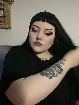 Snapshot of Gothicsiren chatting on 01/20/25, 06:21 Gothicsiren online show from 01/20/25, 06:21