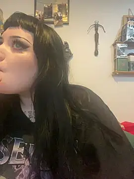 Snapshot of Gothicsiren chatting on 02/17/25, 03:31 Gothicsiren online show from 02/17/25, 03:31