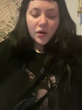 Snapshot of Gothicsiren chatting on 02/20/25, 12:36 Gothicsiren online show from 02/20/25, 12:36