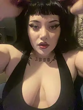 Snapshot of Gothicsiren chatting on 02/23/25, 03:29 Gothicsiren online show from 02/23/25, 03:29