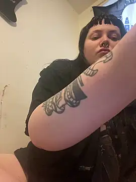 Snapshot of Gothicsiren chatting on 02/24/25, 02:48 Gothicsiren online show from 02/24/25, 02:48