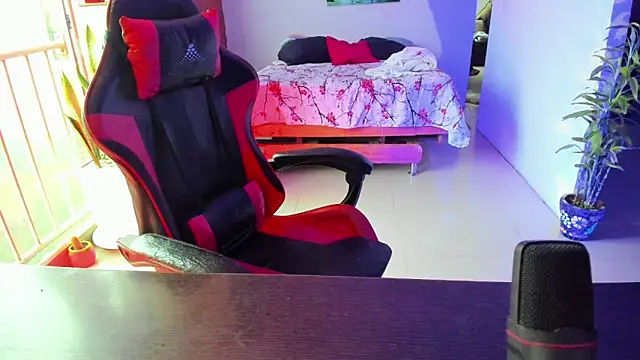 Snapshot of Adam_Valenciia chatting on 10/23/25, 07:01 Adam Valenciia online show from 10/23/25, 07:01