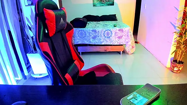 Snapshot of Adam_Valenciia chatting on 11/09/25, 04:00 Adam Valenciia online show from 11/09/25, 04:00