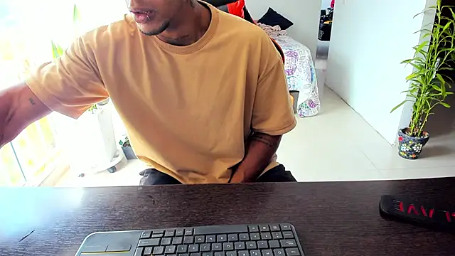 Snapshot of Adam_Valenciia chatting on 11/09/25, 08:07 Adam Valenciia online show from 11/09/25, 08:07