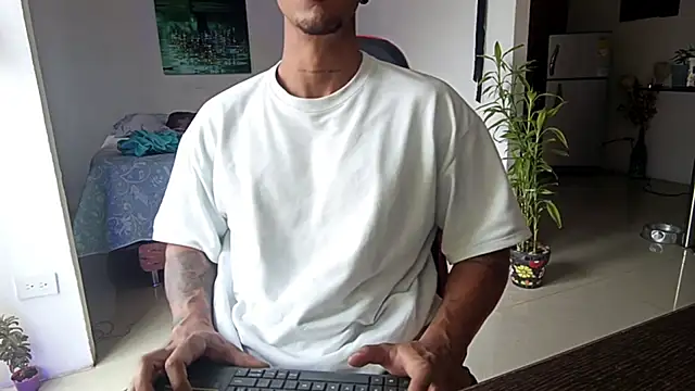 Snapshot of Adam_Valenciia chatting on 12/05/25, 06:48 Adam Valenciia online show from 12/05/25, 06:48