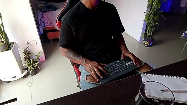 Snapshot of Adam_Valenciia chatting on 02/08/26, 10:57 Adam Valenciia online show from 02/08/26, 10:57