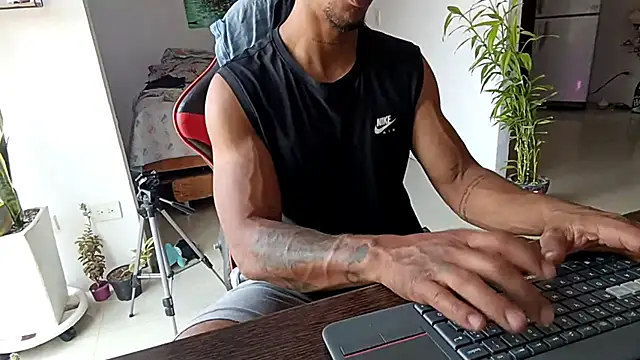 Snapshot of Adam_Valenciia chatting on 02/14/26, 04:59 Adam Valenciia online show from 02/14/26, 04:59