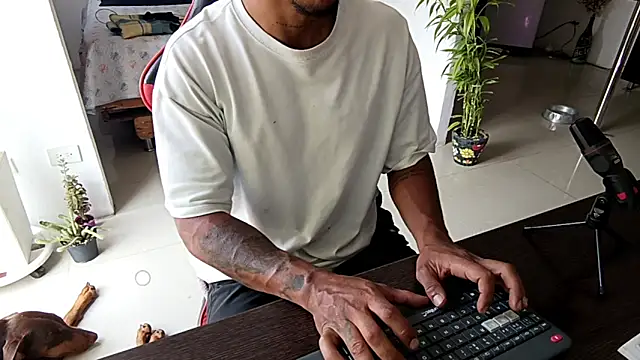 Snapshot of Adam_Valenciia chatting on 02/18/26, 05:53 Adam Valenciia online show from 02/18/26, 05:53