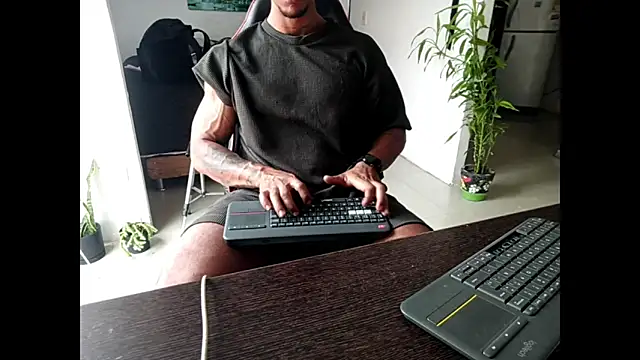 Adam Valenciia online show from 06/06/26, 08:46