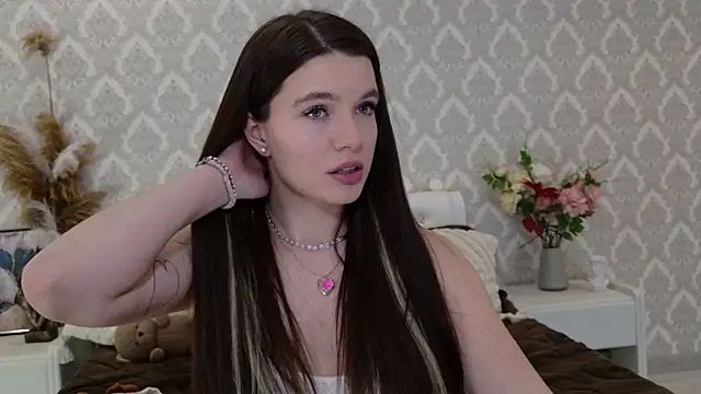 Nellie Medina online show from 02/20/25, 09:09