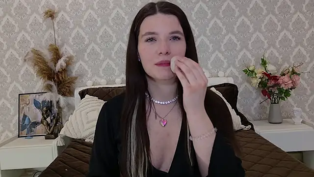 Nellie Medina online show from 02/25/25, 02:03