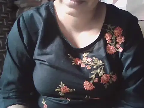 Snapshot of Hot-shanvi chatting on 06/02/26, 11:45 Hot-shanvi online show from 06/02/26, 11:45